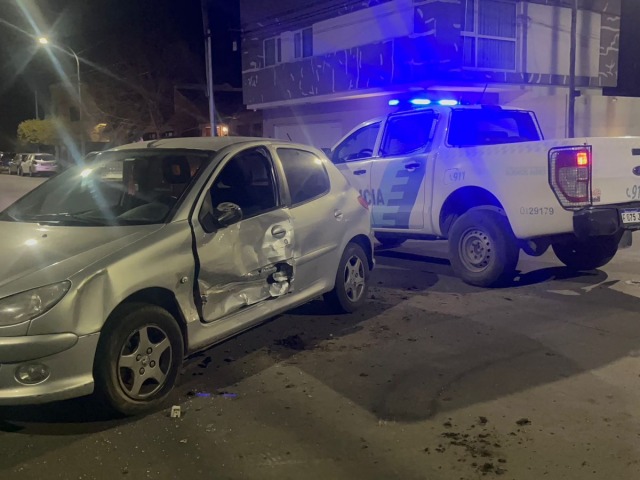 Chocaron un auto y una camioneta en San Vicente